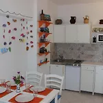 Blue Sea Apartment *